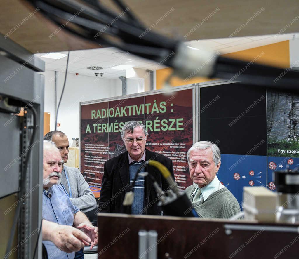 Tudomány - Debrecen - Atommagkutató Intézet 