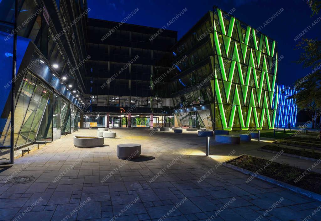 Építőipar - Debrecen - A Forest Offices műszaki átadása 