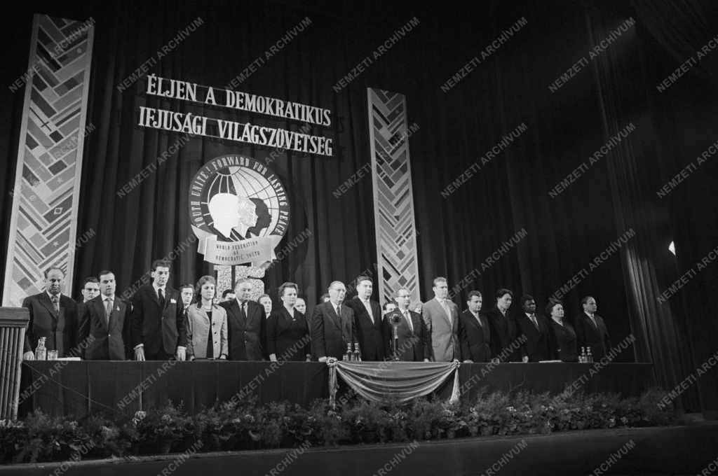 Külkapcsolatok - 15 éves a Demokratikus Ifjúsági Világszövetség