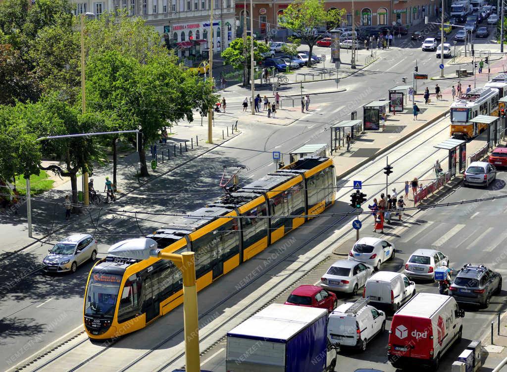  Városkép - Budapest - A Széna tér a Széllkapu park kilátójából