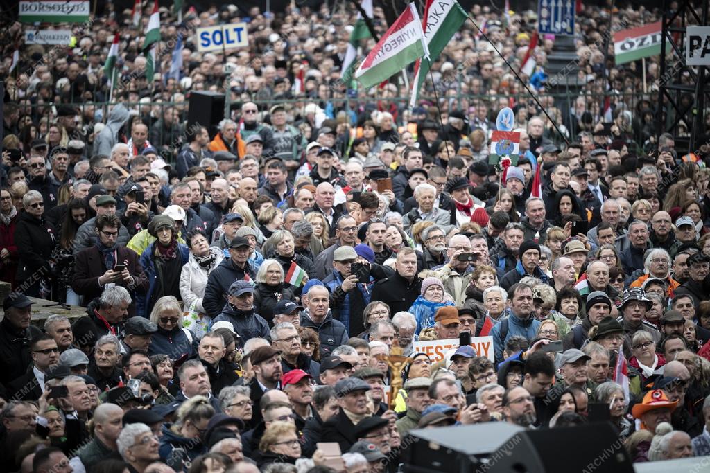 Március 15. - Állami díszünnepség a Múzeumkertben