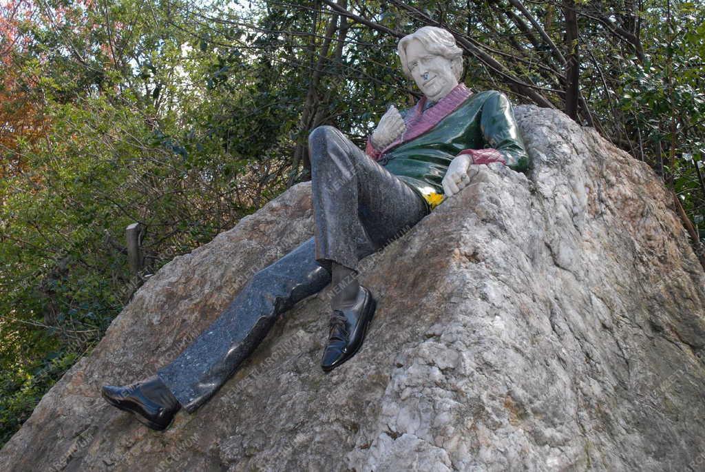 Írország -  Dublin - Oscar Wilde-szobor