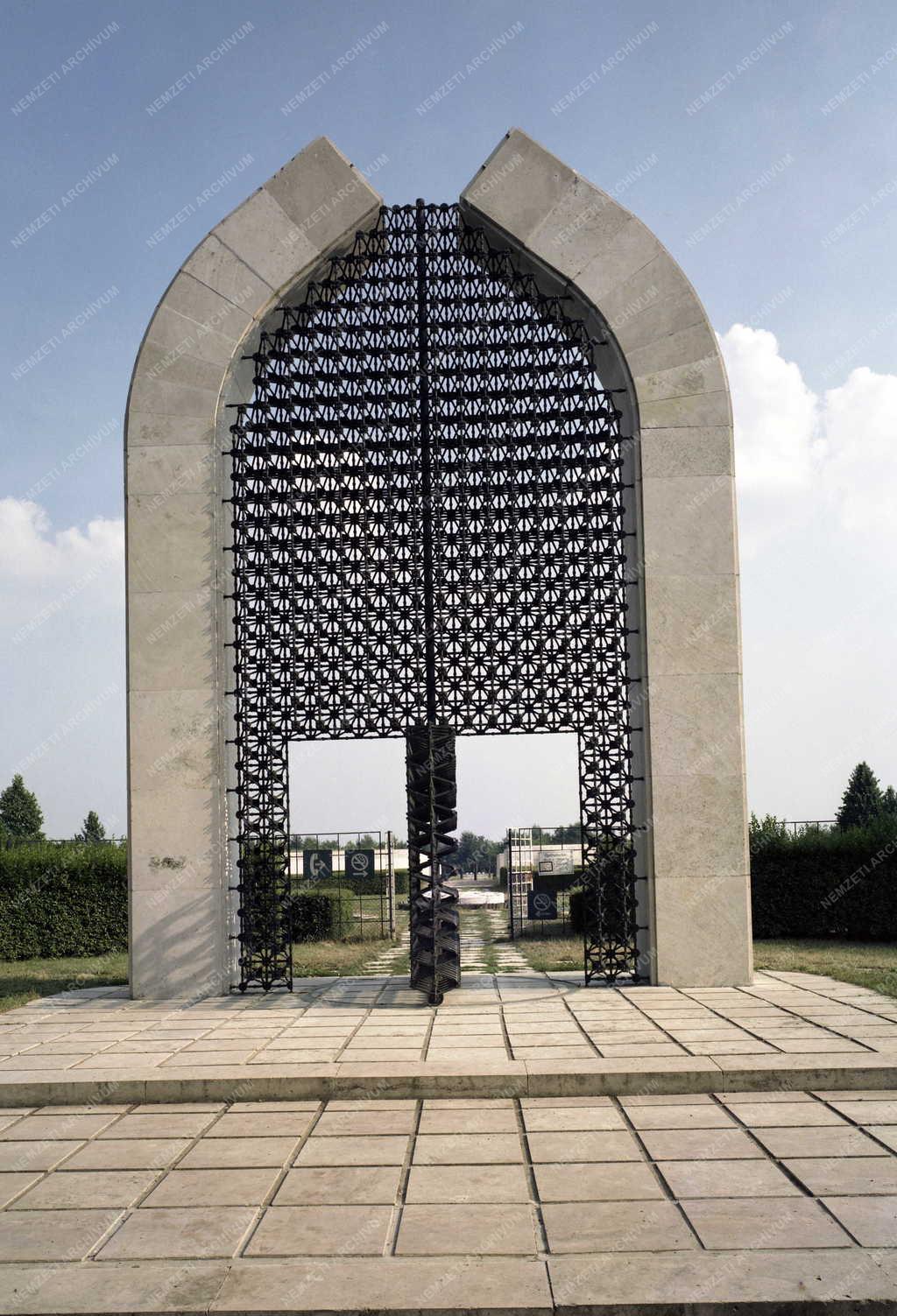 Emlékmű - Mohácsi Történelmi Emklékhely