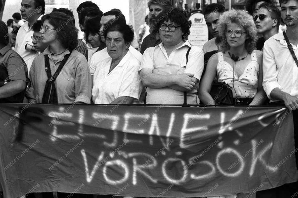 Demonstráció - Tiltakozó akció a kínai megtorlások ellen