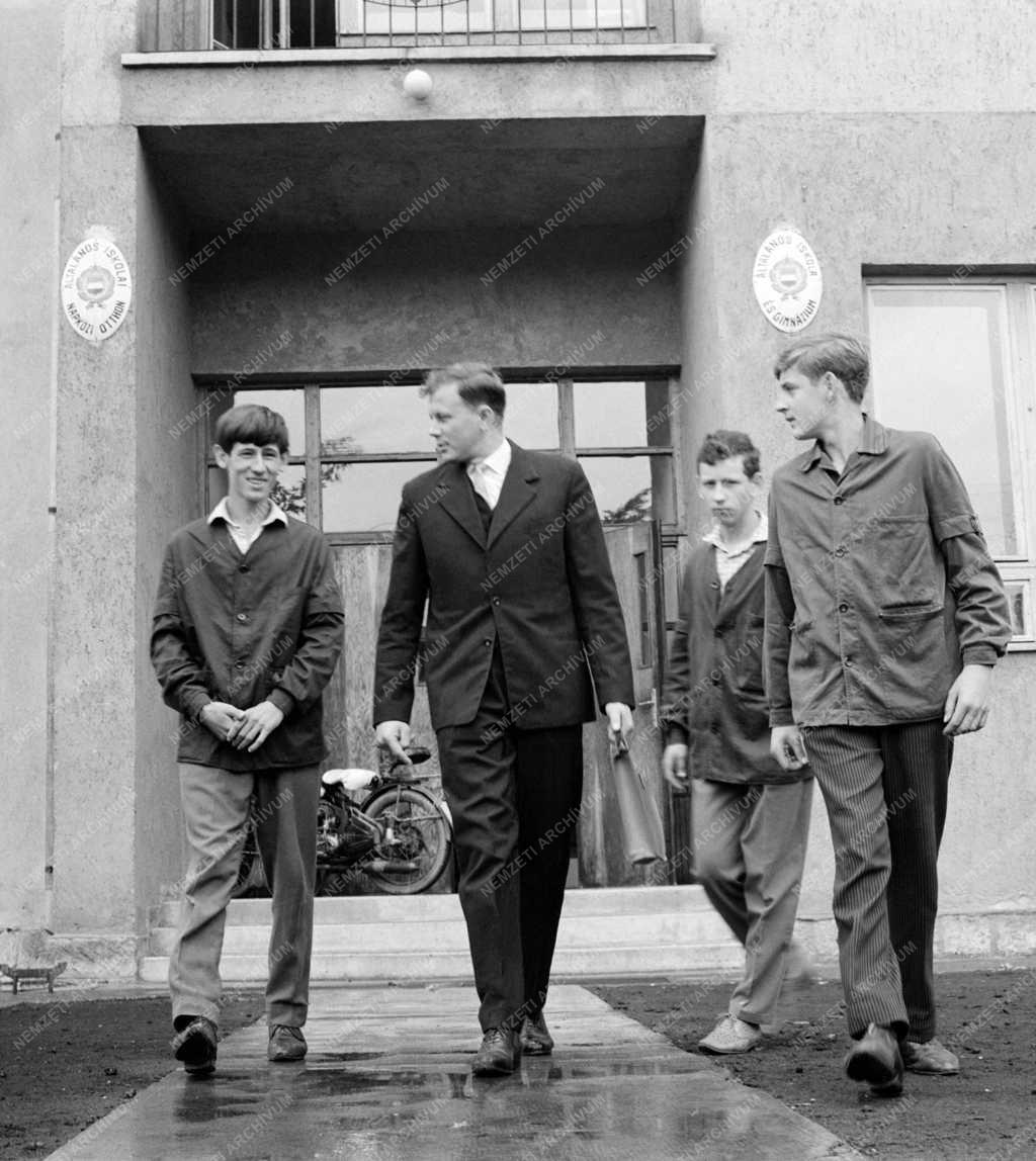 Oktatás - Pedagógusokat kapott Ormosbánya