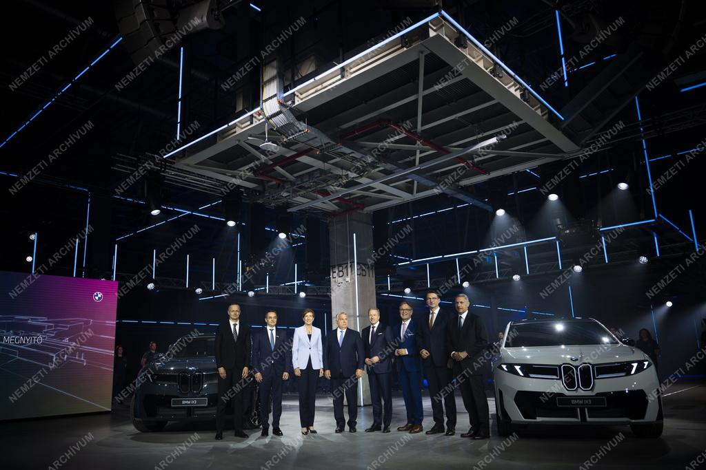 Átadták a BMW debreceni gyárát