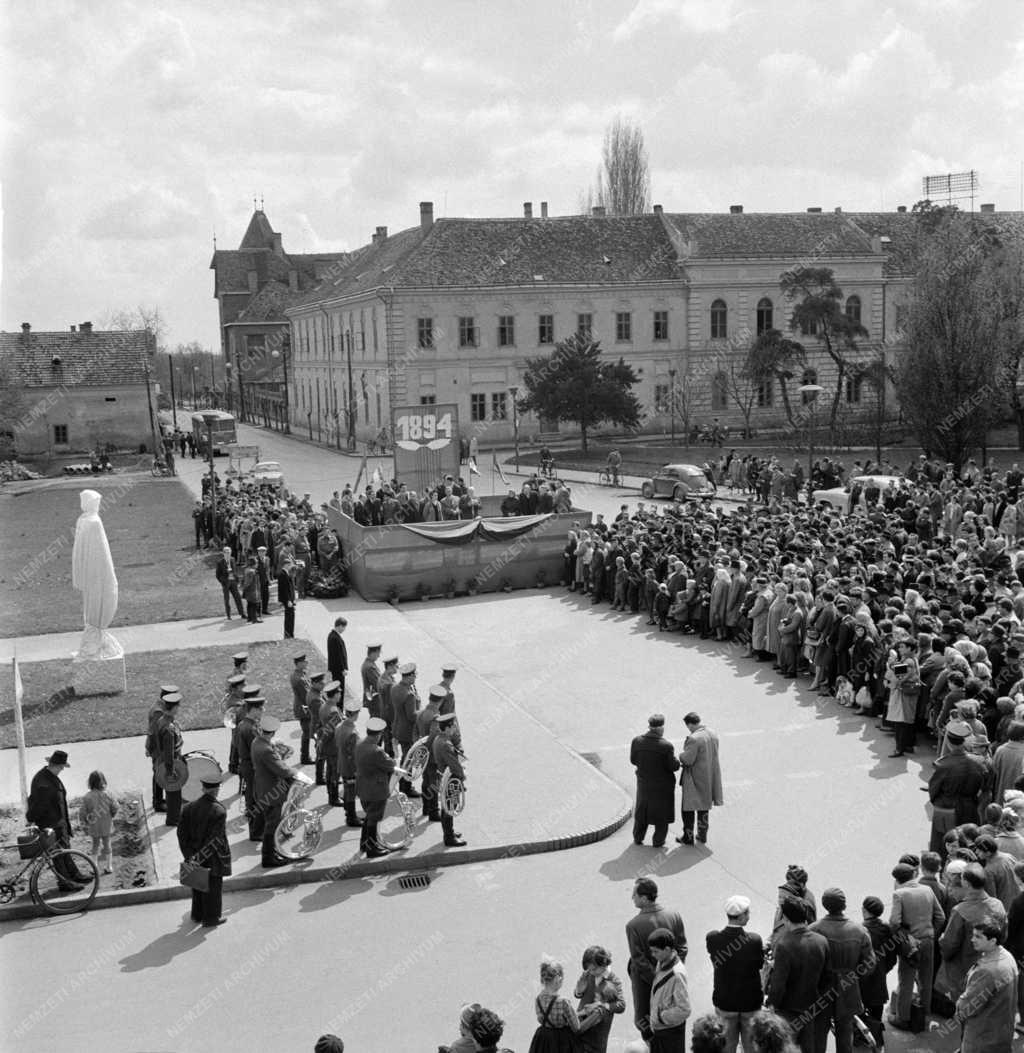 Városkép - Szántó Kovács János szobrának avatása Hódmezővásárhelyen