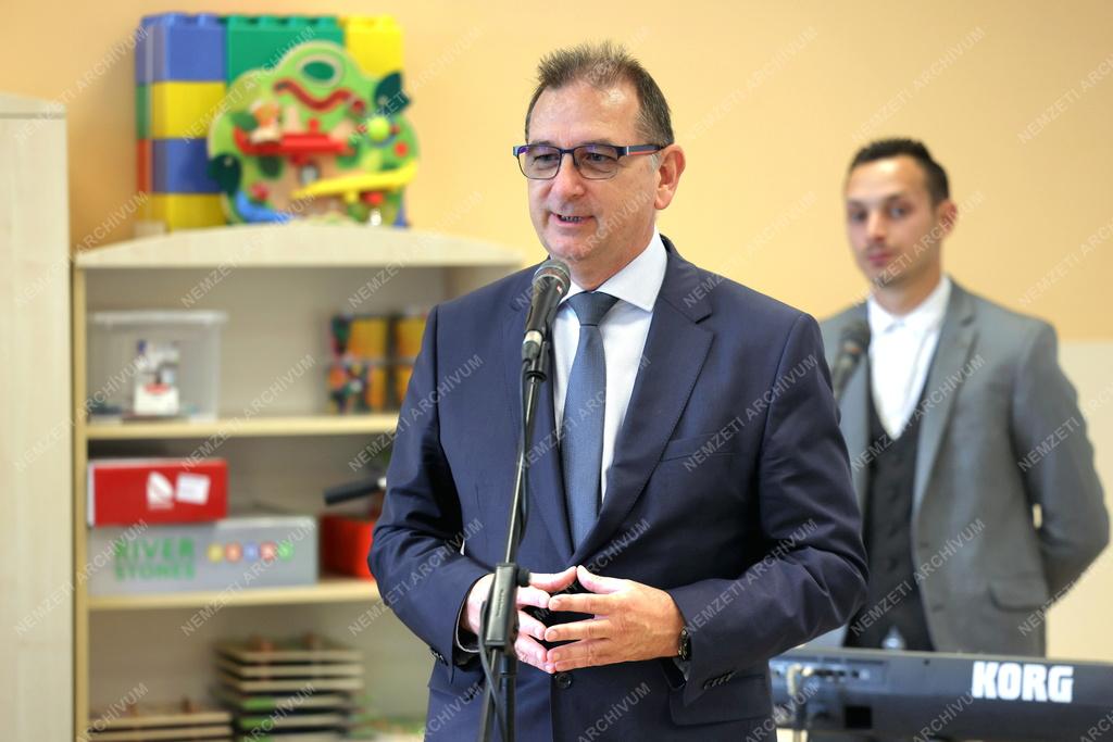 A Pünkösdi Gyermekvédelmi Szolgálat Nevelőszülői Hálózat új bölcsődéjének átadása