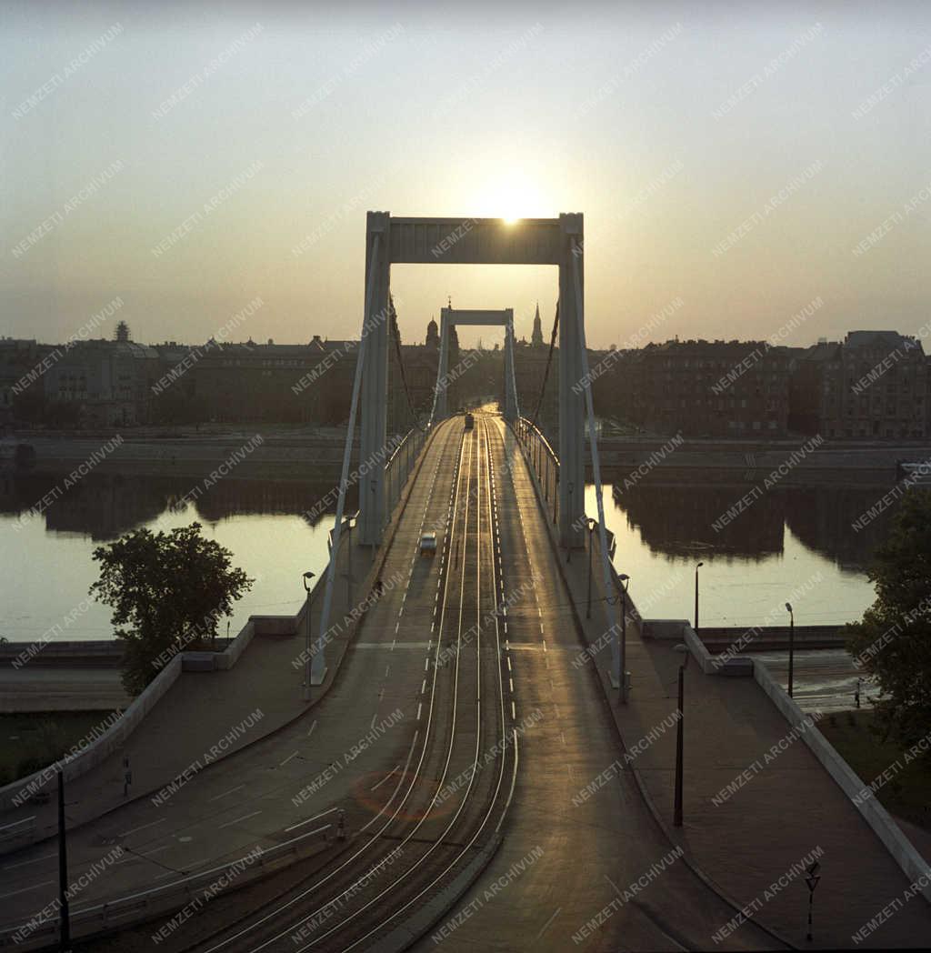 Városkép - Budapest - Erzsébet híd hajnalban
