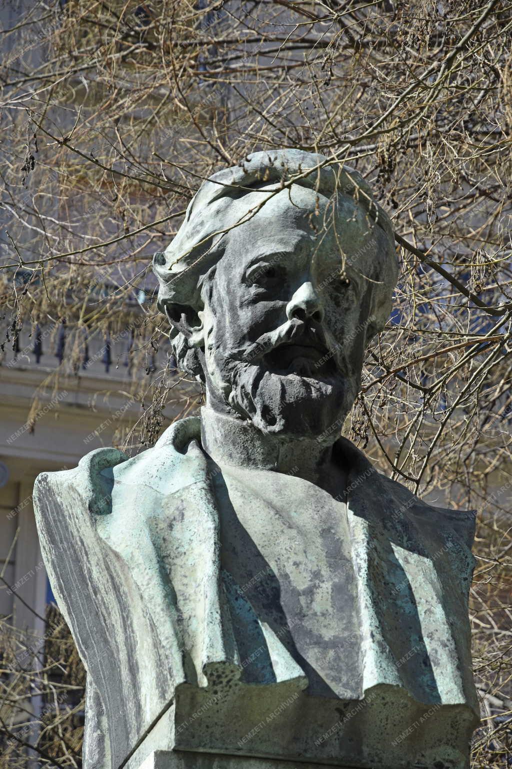 Városkép - Budapest - Fodor József szobra