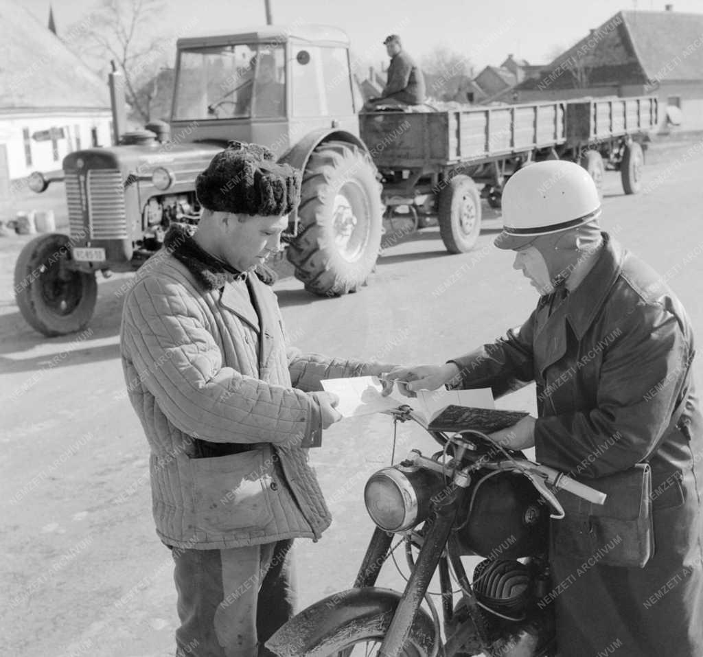 Mezőgazdaság - Belső és külső szállítások a Hartai Lenin Termelőszövetkezetben