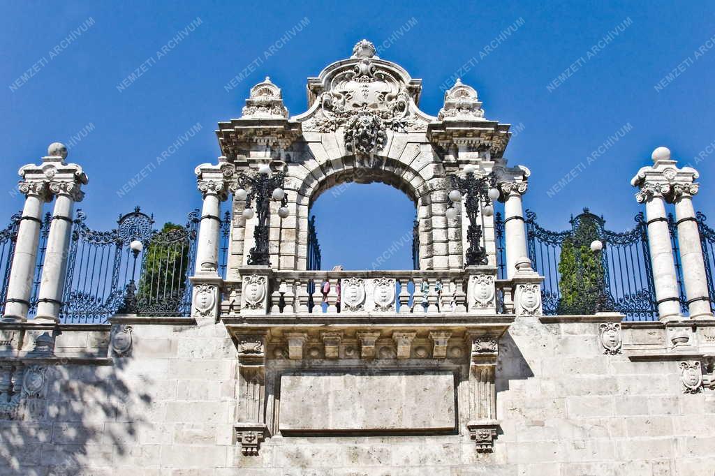 Műemlék - Budapest - Habsburg kapu a Budavári Palotában