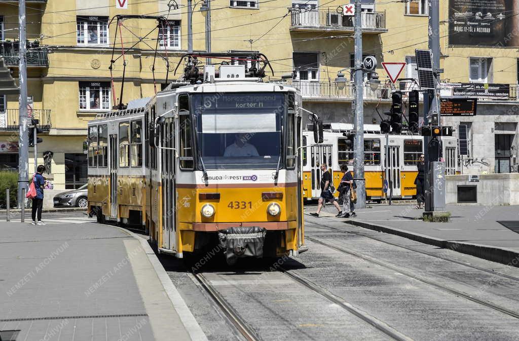 Városkép - Közlekedés - Budapest - Móricz Zsigmond körtér