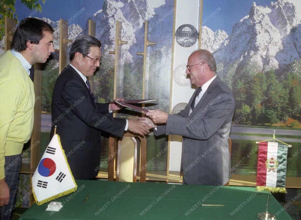 Külkapcsolat - A Yonhap dél-koreai hírügynökség vezetői az MTI-ben