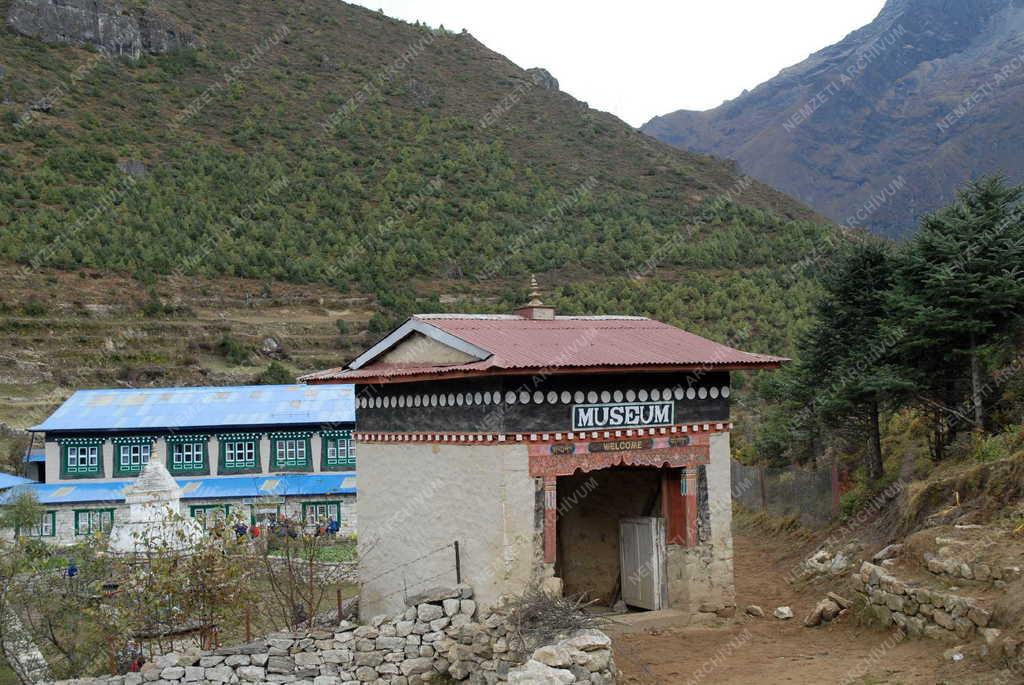 Nepál - Namche Bazaar - Múzeum