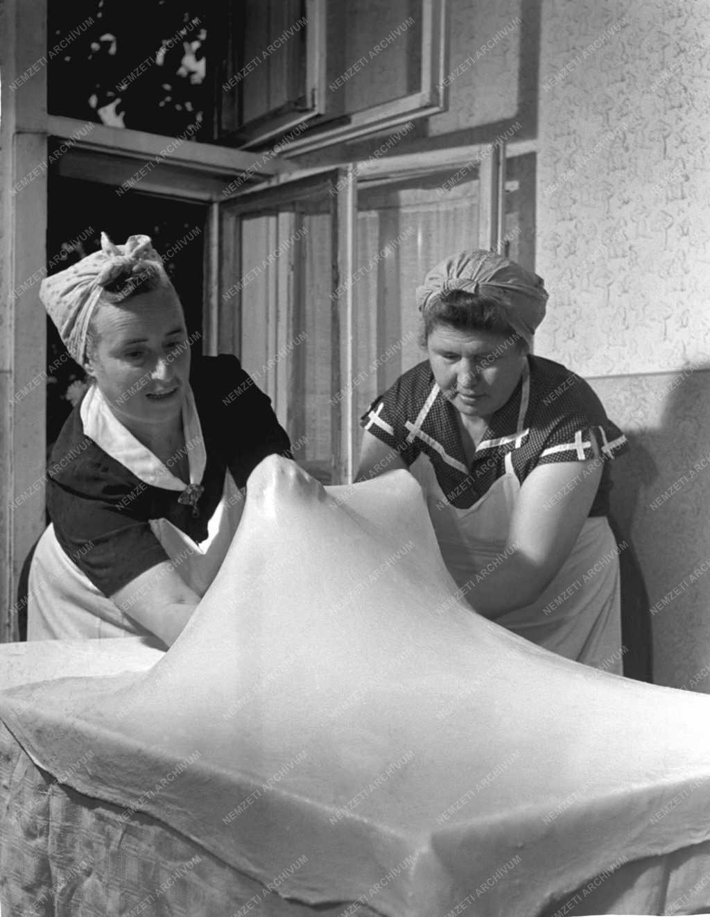 Gasztronómia - Rétesnyújtás