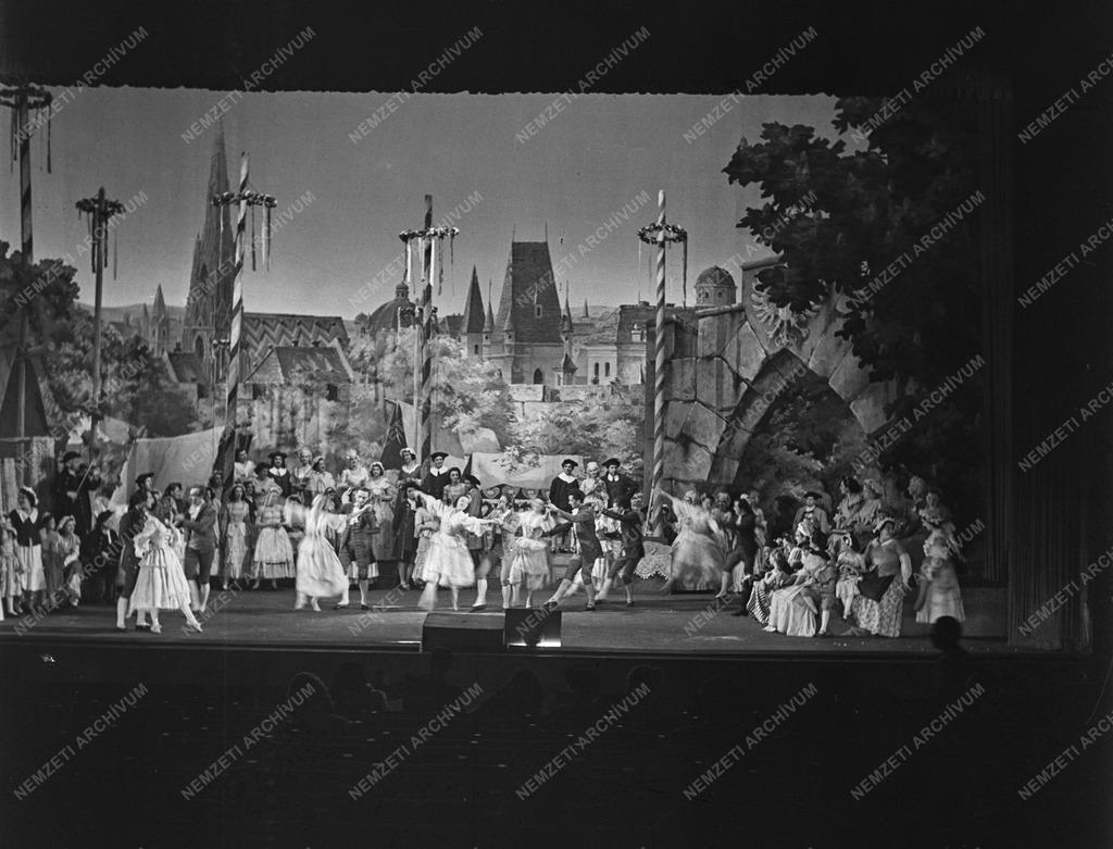 Kultúra - A Magyar Állami Operaház társulata bemutatja Johann Strauss: Cigánybáró című daljátékát a budapesti Városi Színházban