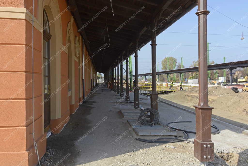 Felújítás - Vác - Megújul a váci vasútállomás