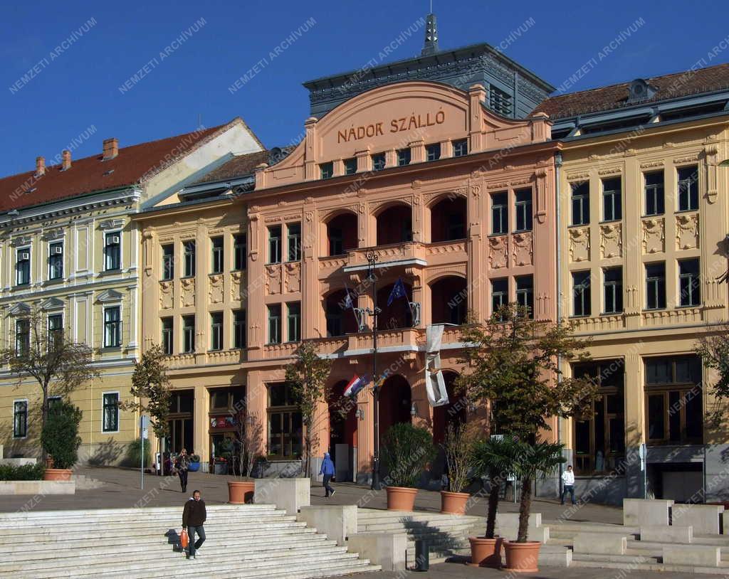 Városkép - Pécs - Széchenyi téri épületek