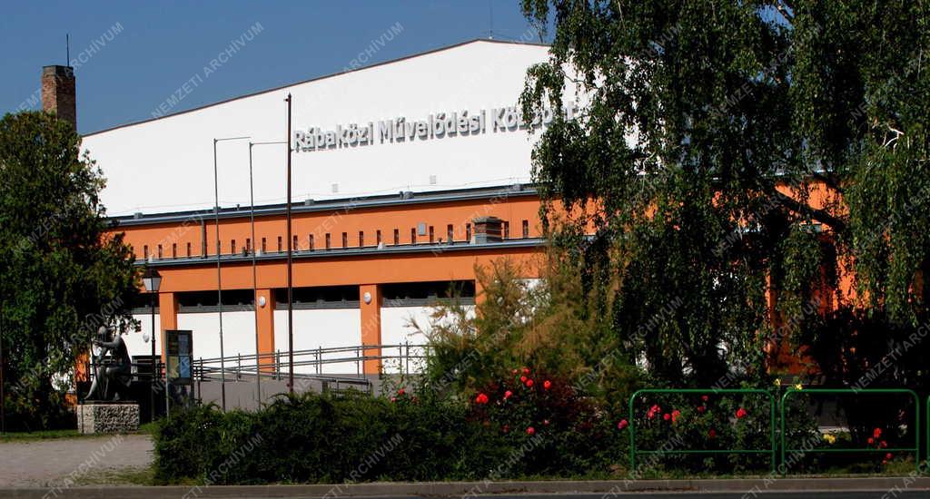 Épület - Kapuvár -  A Rábaközi Művelődési Központ