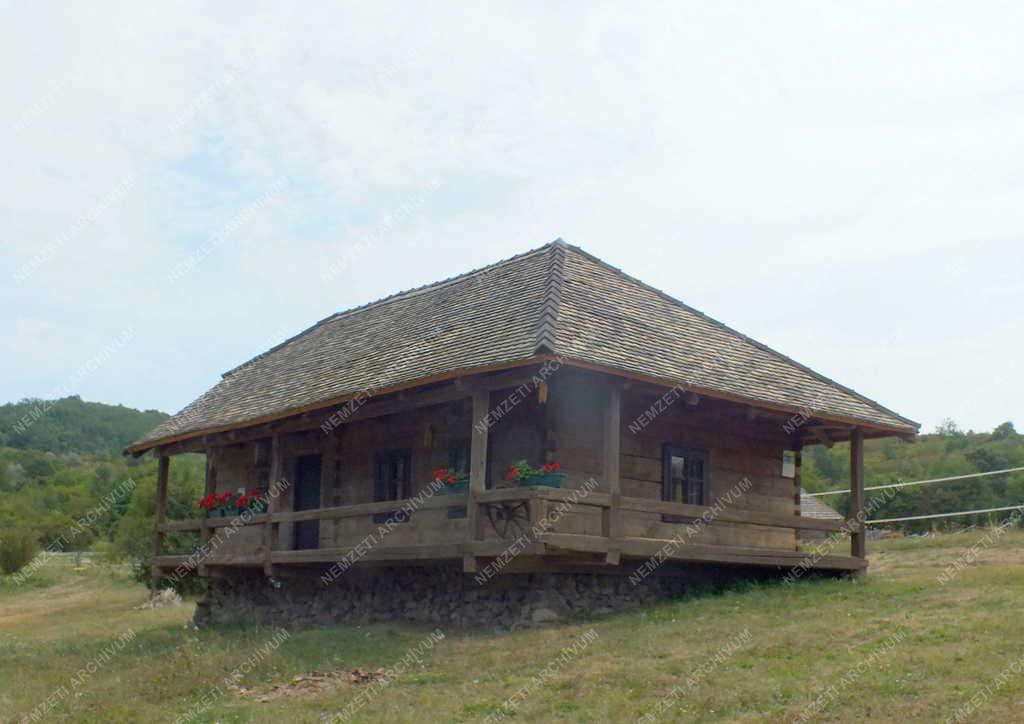 Épület - Verőce - Kárpátaljai faház