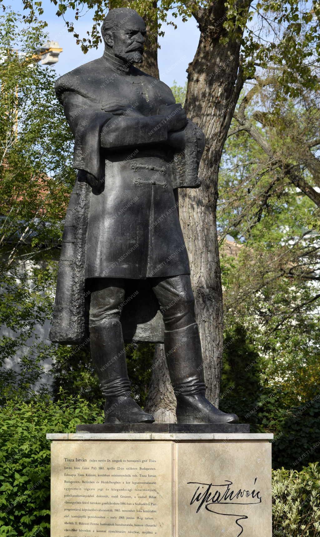Kultúra - Gróf Tisza István miniszterelnök szobra Zuglóban