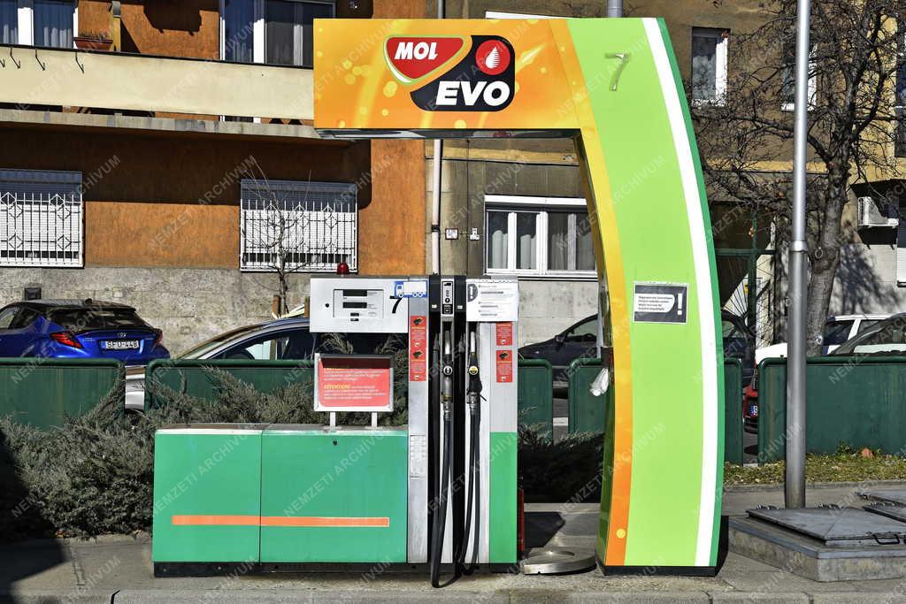 Energia - Közlekedés - MOL üzemanyagtöltő állomás a fővárosban