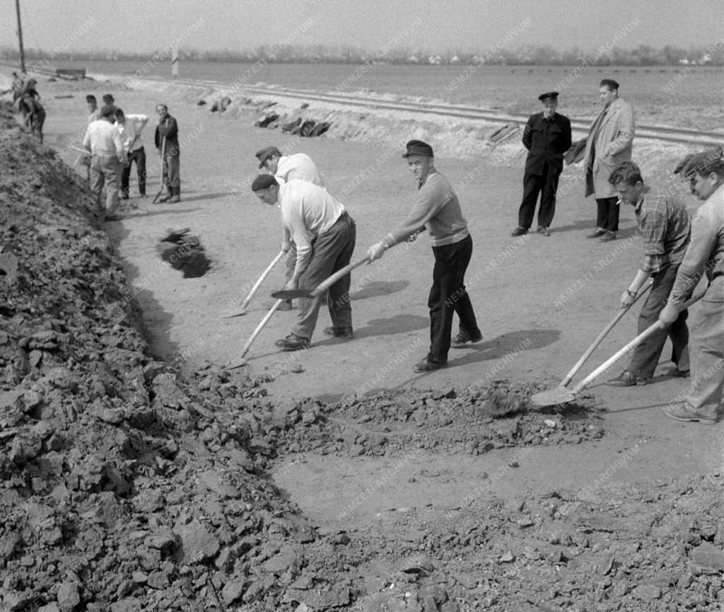 Közlekedés - Felújítják a GYESEV vasúti pályát