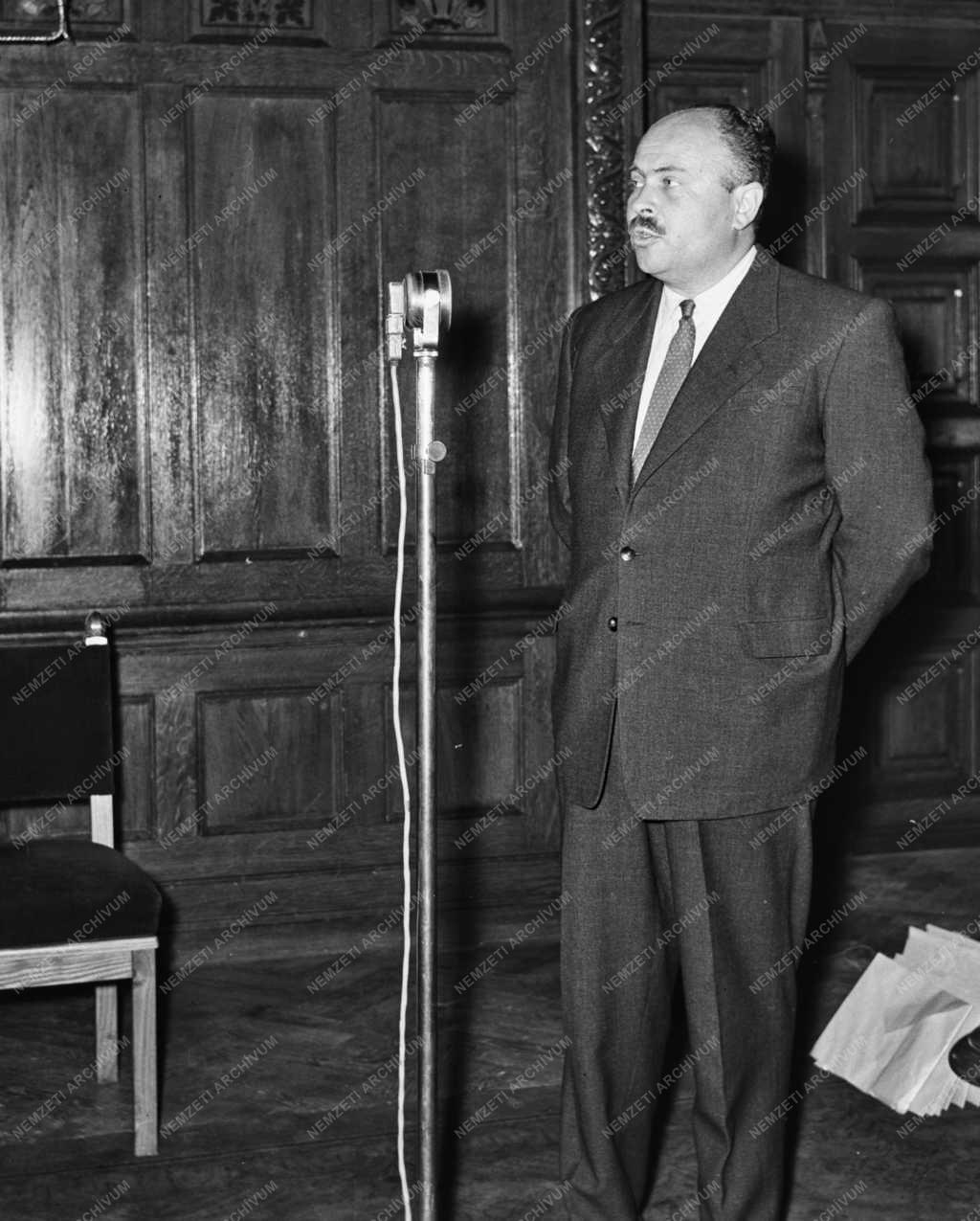 Kitüntetés - Dr. Bakács Tibor igazgató főorvos