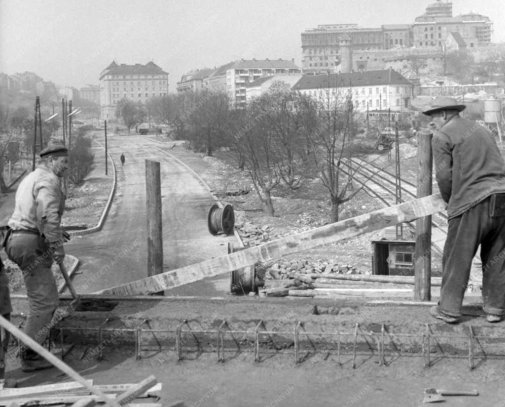 Építőipar - Épül az új Erzsébet híd