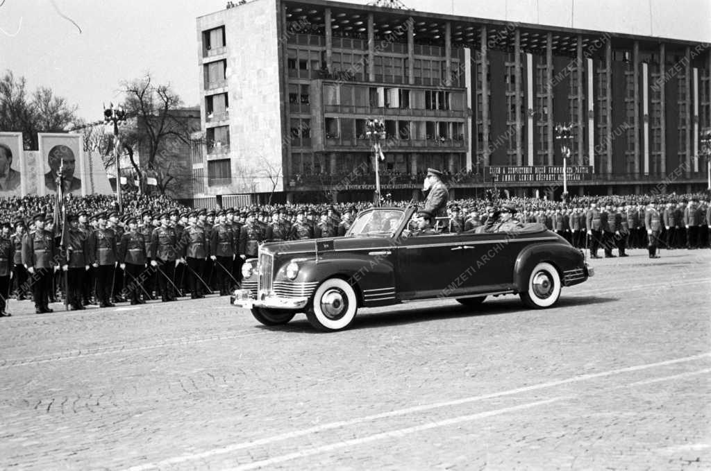 Honvédelem - Díszszemle - Felvonulási tér