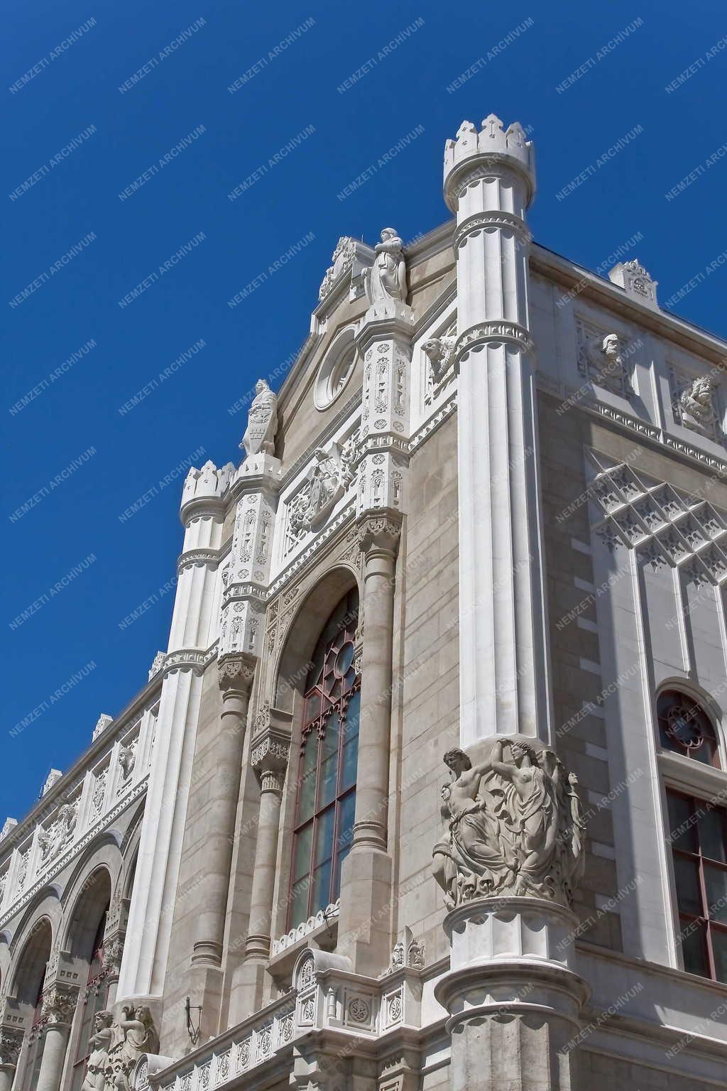 Épület - Budapest - A Pesti Vigadó épülete