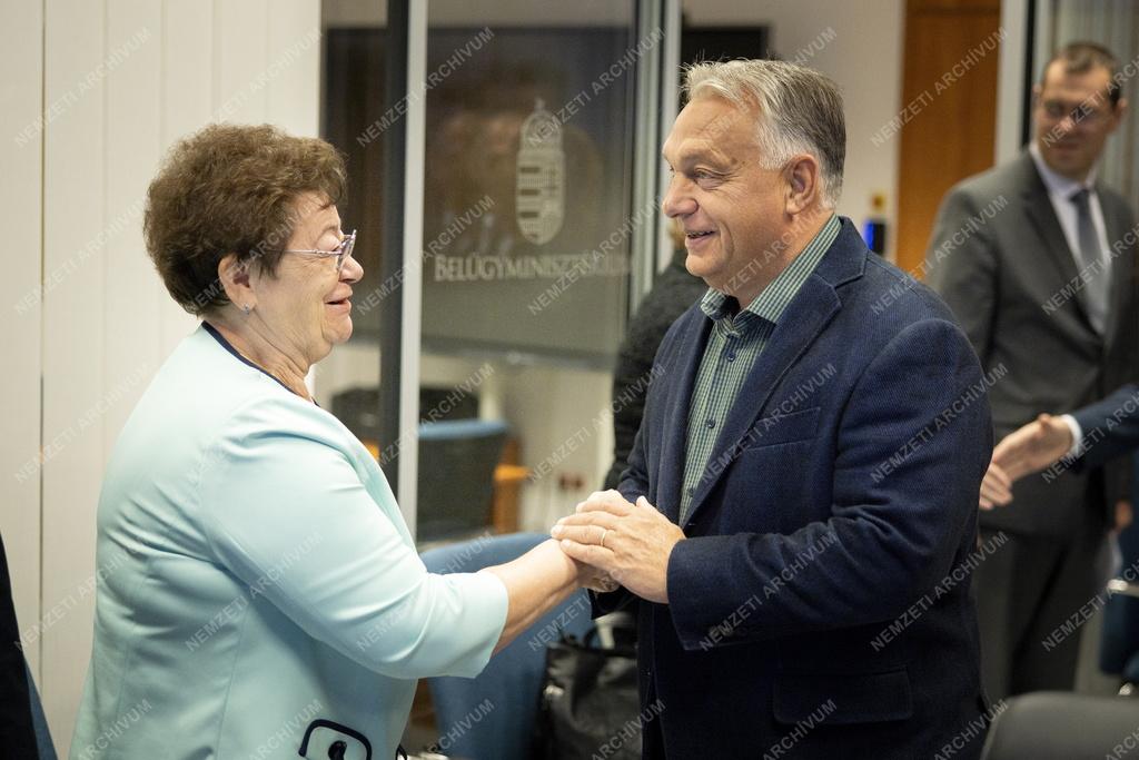 Árvíz - Orbán Viktor a Nemzeti Veszélyhelyzet-kezelési Központban