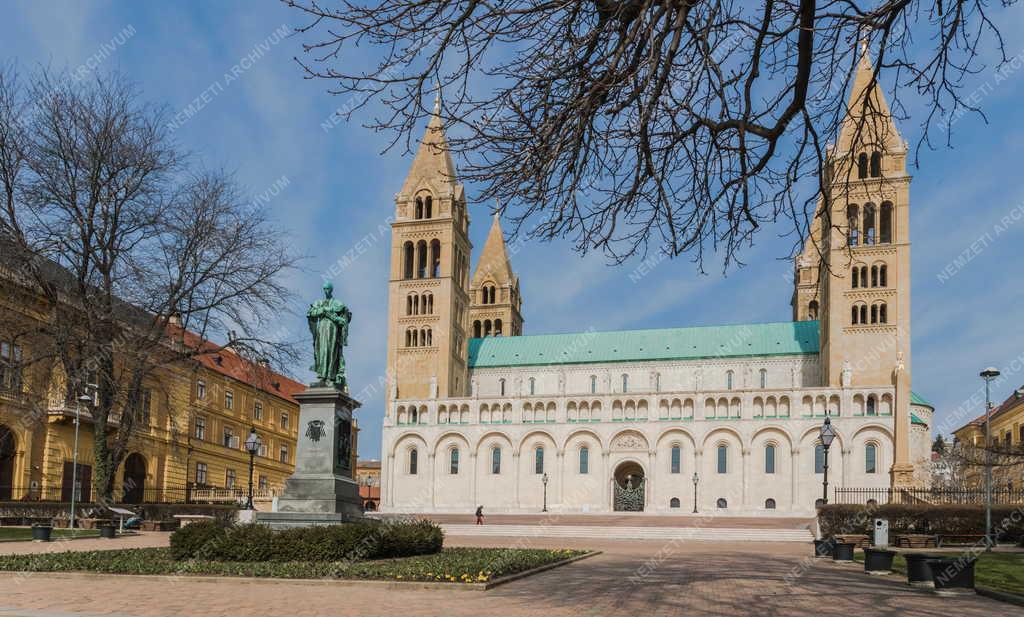 Városkép - Pécs - Dóm tér