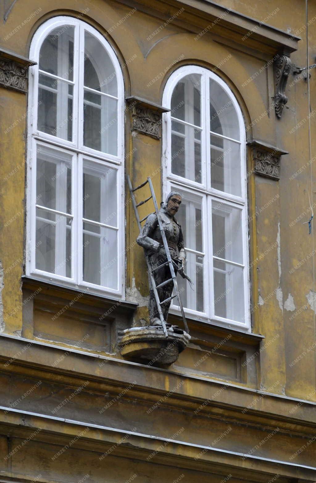 Budapest - Kéményseprő-szobor