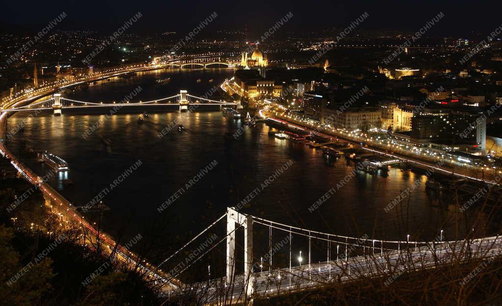 Budapest - Esti panoráma hidakkal