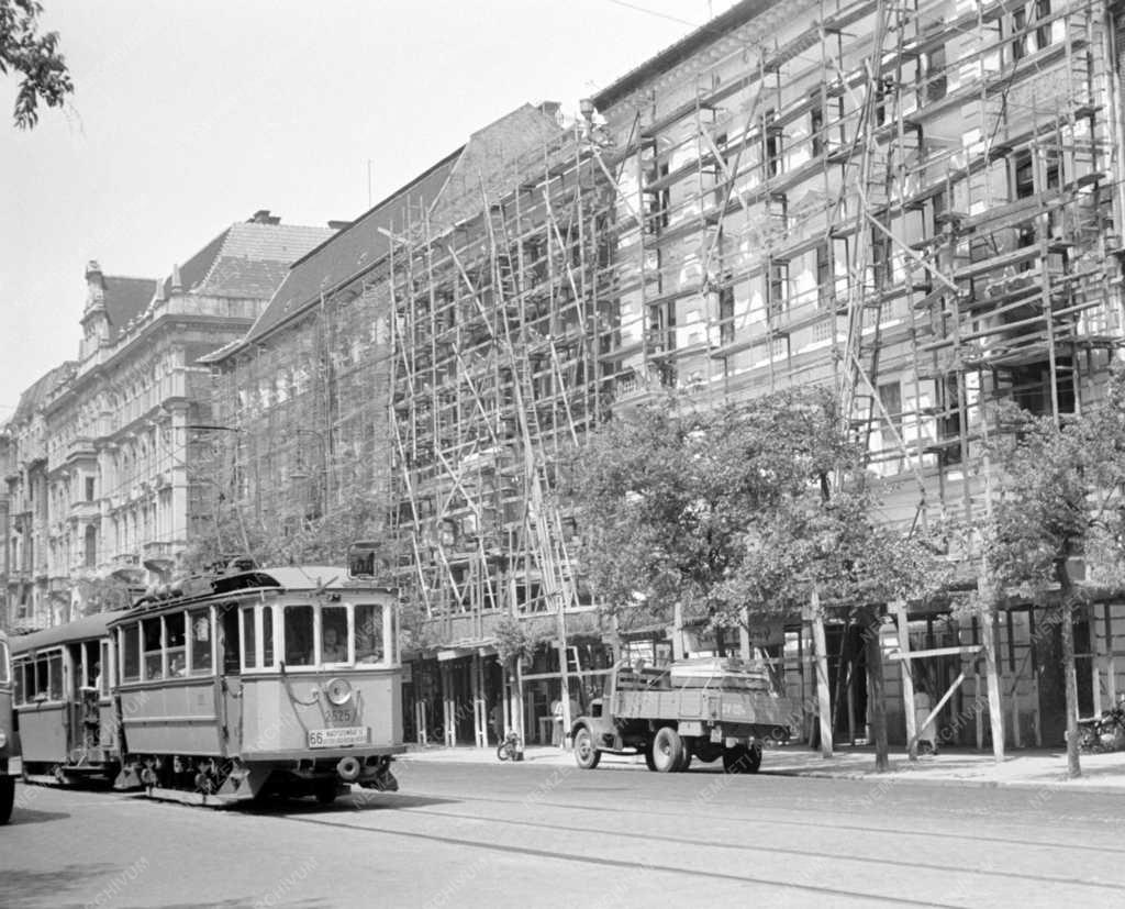Városkép-életkép - Közlekedés - A 66-os villamos a körúton