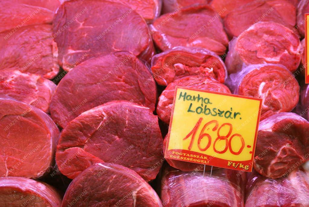 Kereskedelem - Árukínálat a vásárcsarnokban 