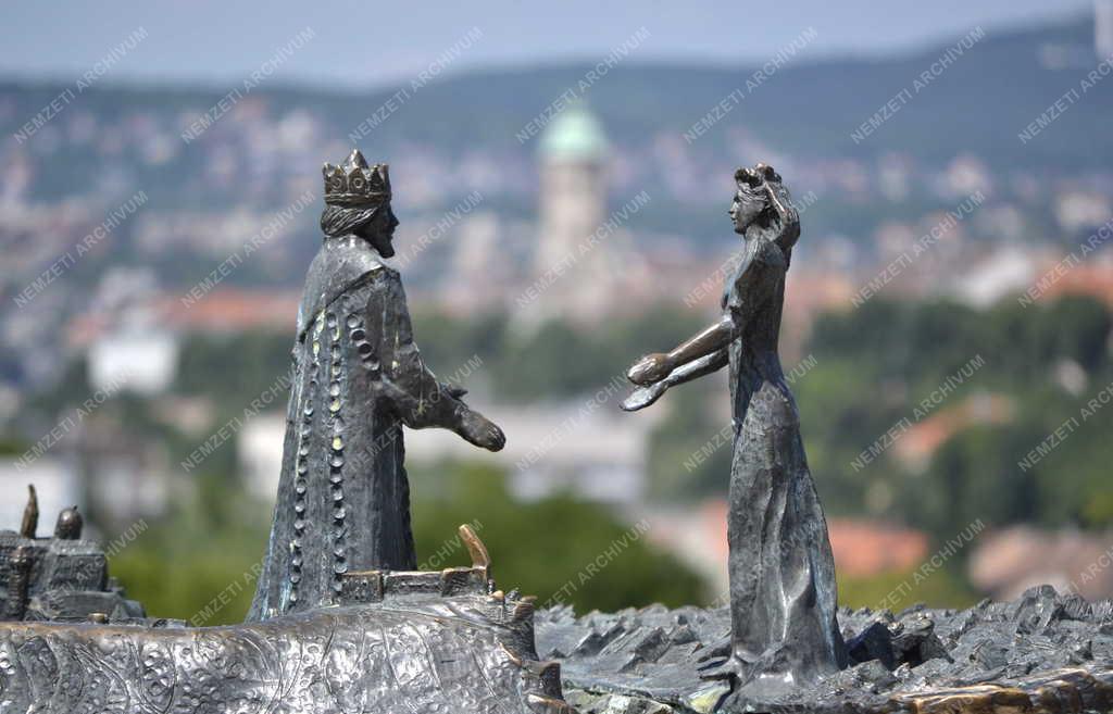 Műalkotás - Budapest - Pest-Buda egyesítése című szobor