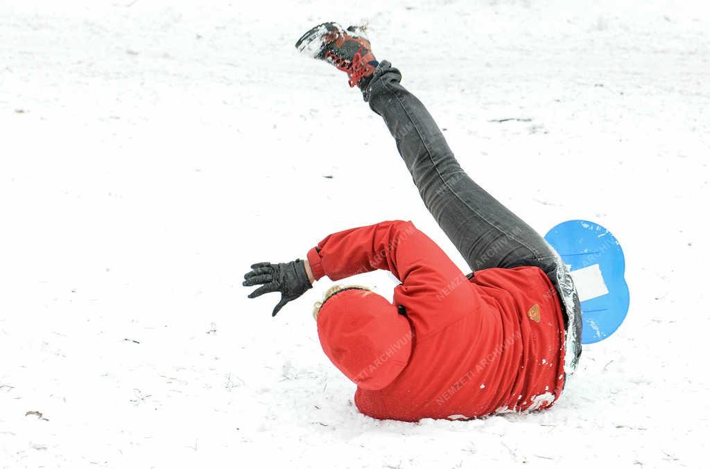 Időjárás - Debrecen - Szánkózás márciusban 