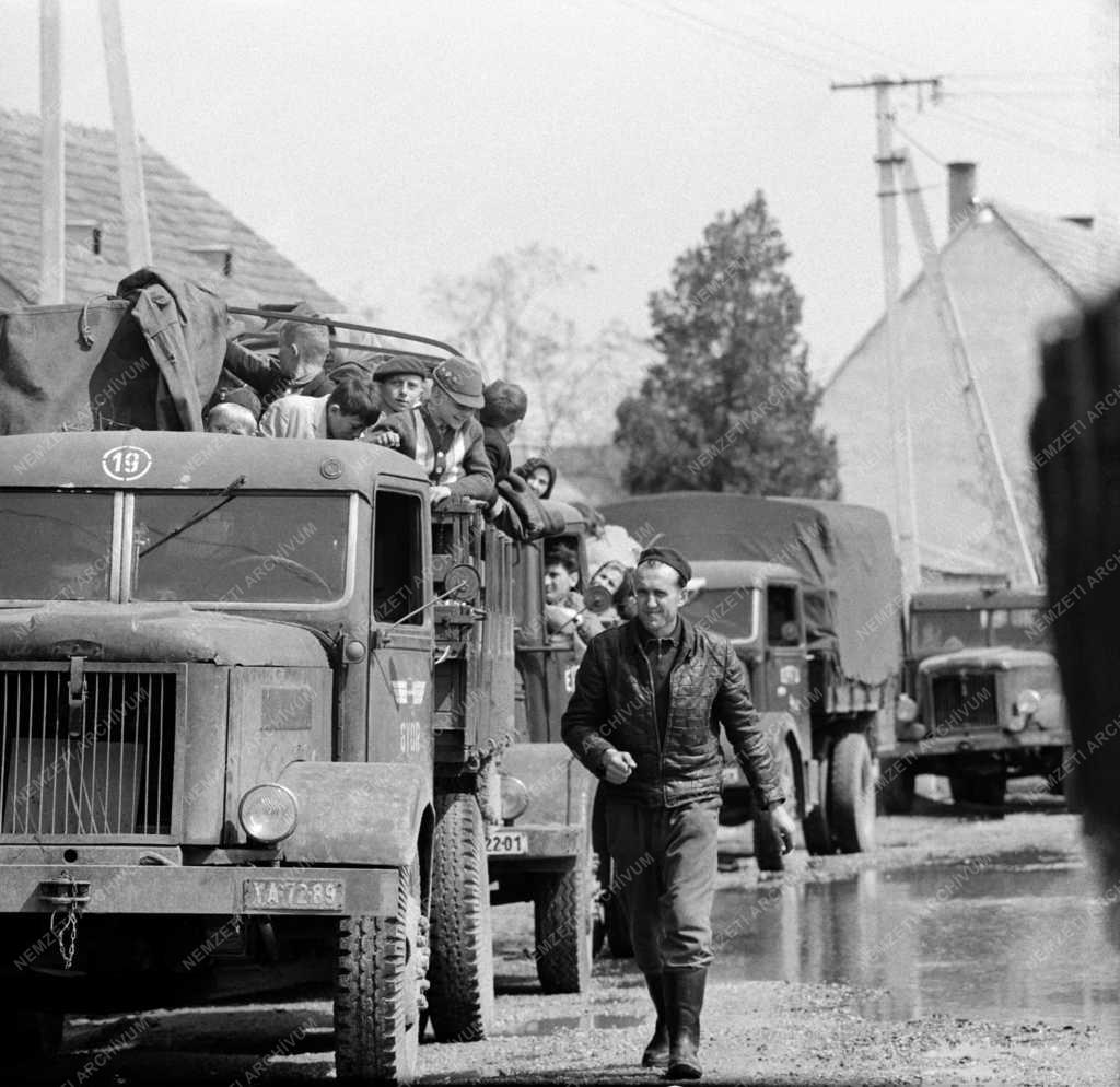 Katasztrófavédelem - Árvíz a Rába folyó mentén