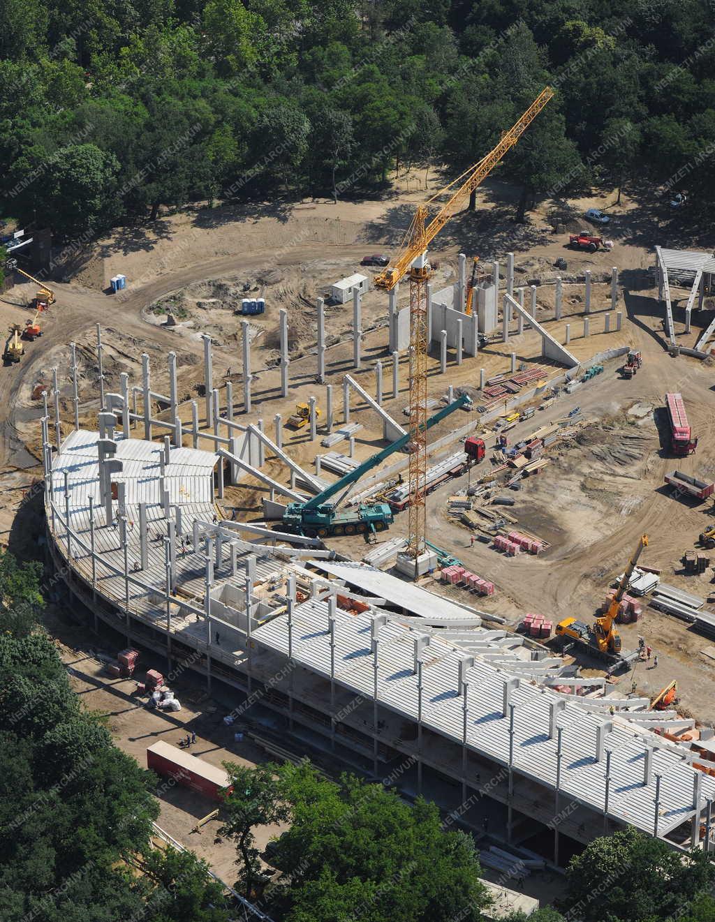 Sportlétesítmény - Debrecen - Épül a Nagyerdei Stadion