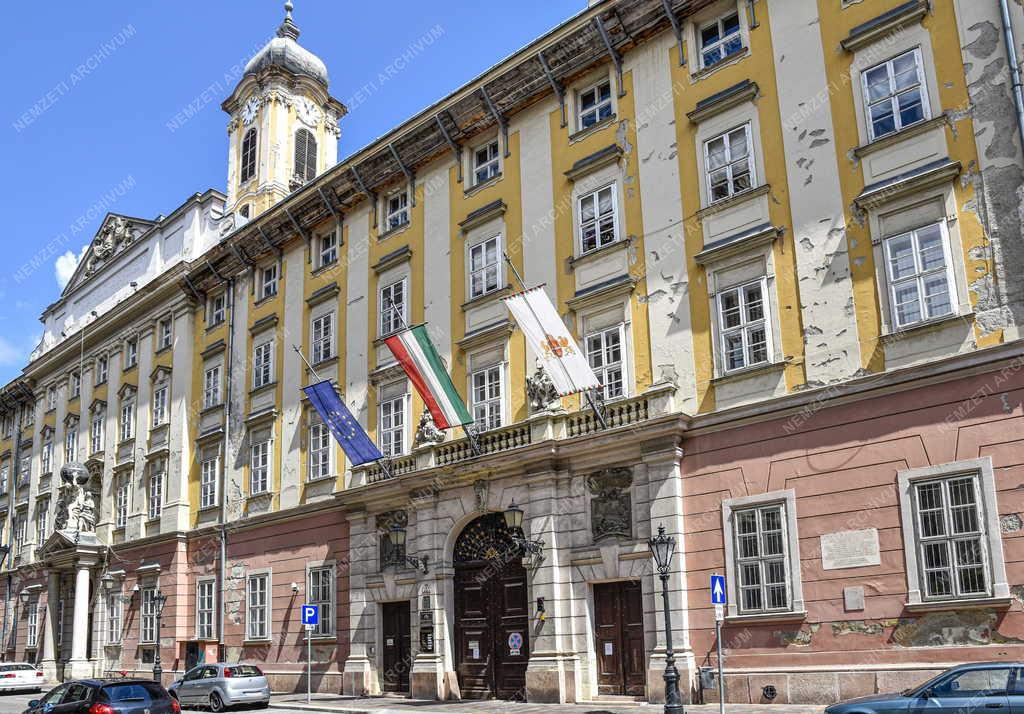 Közigazgatás - Budapest Főváros Önkormányzata Főpolgármesteri Hivatal
