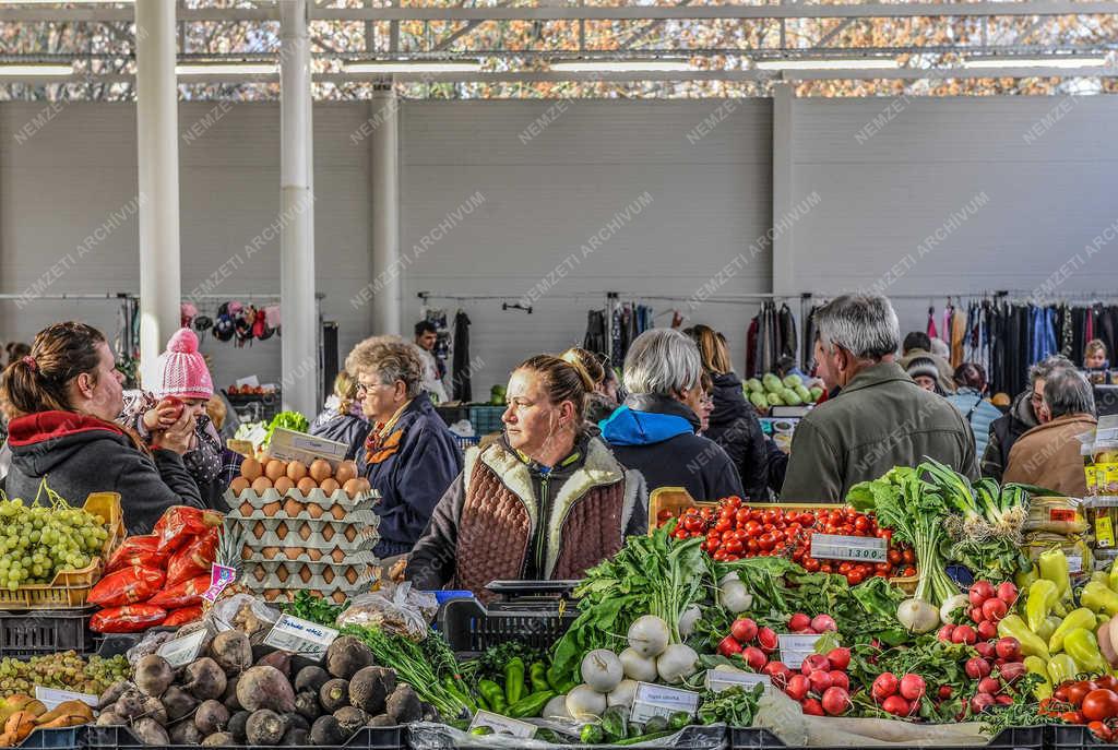 Kereskedelem - Debrecen - Új piaccsarnok 