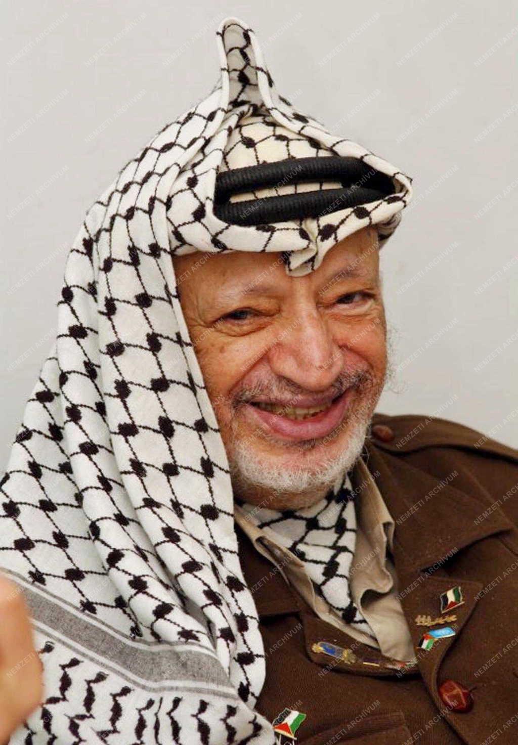 Kihantolják Jasszer Arafat holttestét