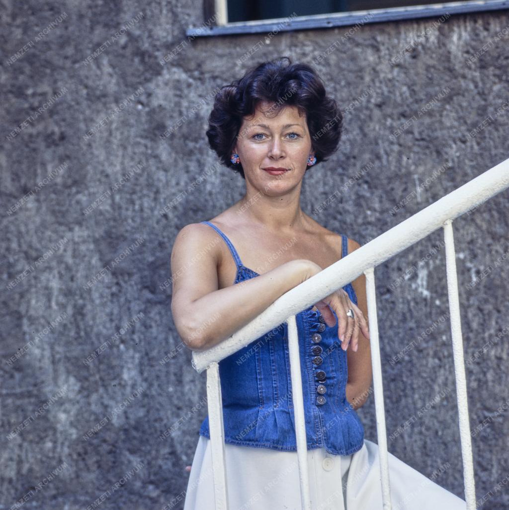 Kultúra - Színház - Császár Angela színművész