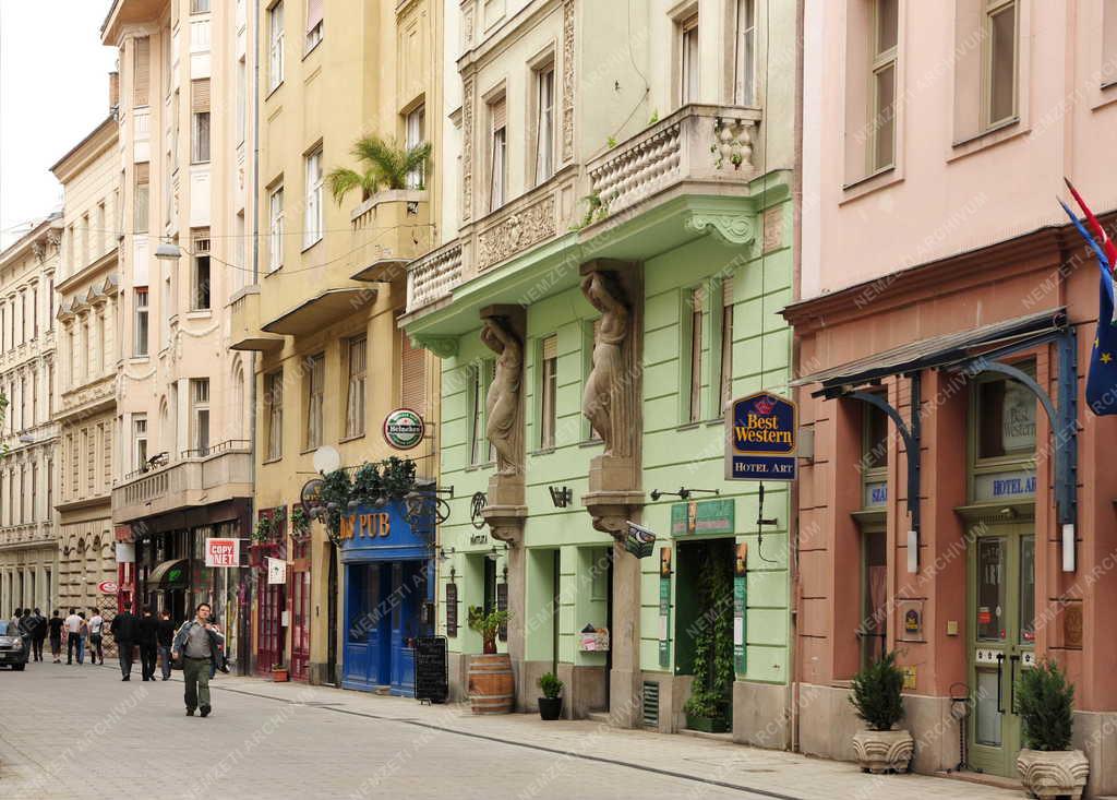 Budapest - Utcakép - Királyi Pál utca