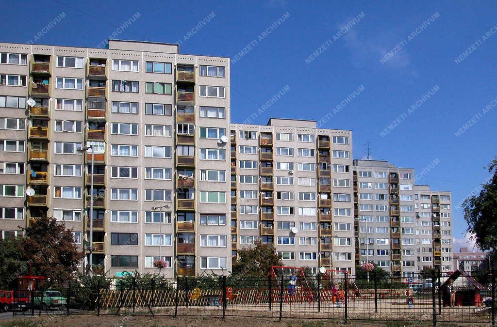 Városkép - Panelház-sor