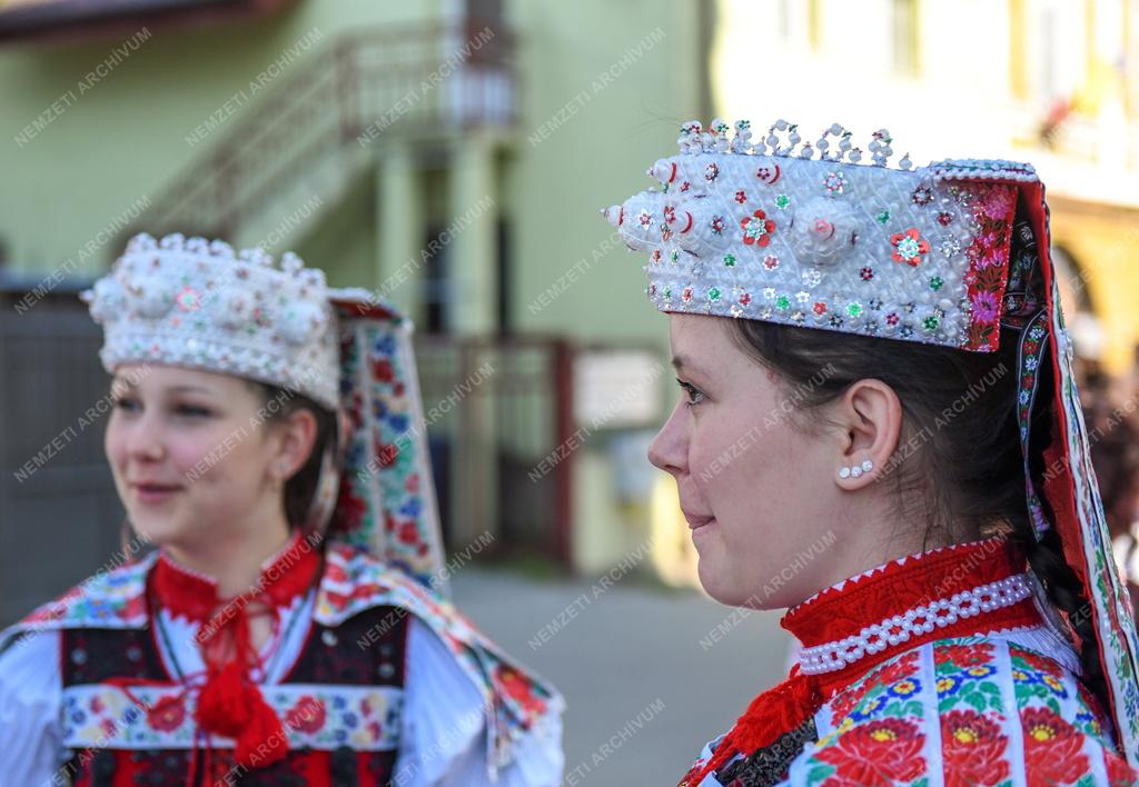 Vallás - Néphagyomány - Konfirmáció Erdélyben