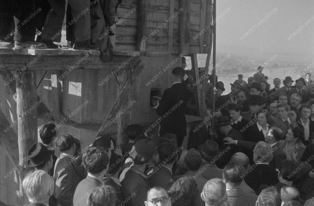 A FELSZAB. ÉVF. Gellérhegy